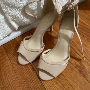 Nine West nude heels size 6